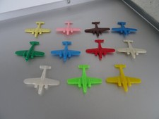 DDR Original 11 Plaste Flugzeuge, 5 cm, verschiedene Farben, sehr gut