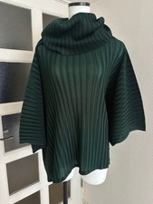 PLEATS PLEASE ISSEY MIYAKE