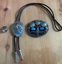 Konvolut Gürtelschnalle, Westernkrawatte, Ring, Westernschmuck 