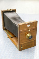 Schöne dekorative Holzkamera mit Messingobjektiv Sammlerstück