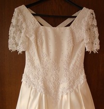 traumhaftes Brautkleid Gr. 36 / 38 champagner mit Perlen > wie neu