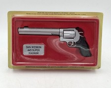 PISTOLE & REVOLVER Dan Wesson