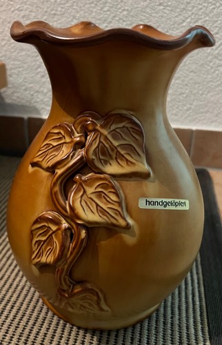 Vase braun handgetöpfert - vase,