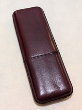 COMOY'S ZIGARRENETUI AUS BURGUNDER LEDER FÜR DREI CHURCHILL ZIGARREN