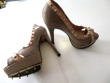 Pumps, High Heels, Beige-Gold, mit Spikes unter der Sohle Gr. 37 