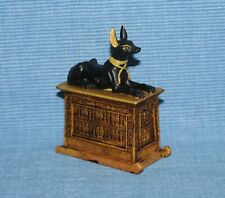 Ägyptische Figur - Schakal / Anubis auf einem Schrein / Tutanchamun