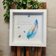 Feder und Schmetterling Meer