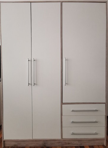 Kleiderschrank