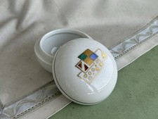 Schöne Meissen Schmuck-Dose mit ausgefallener Malerei