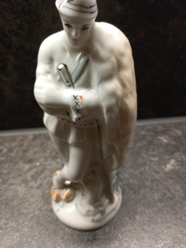 Porzellan figur arpo - arpo, curtea