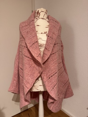 Handgestrickter - , &