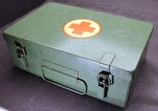 Alter DDR Sanikasten Rotes