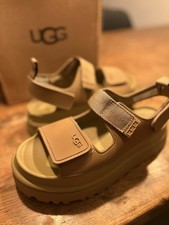 UGG GoldenGlow Sandals – Gr