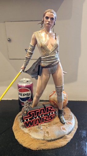 Große sexy rey statue bemalt - sexy,