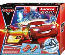 Disney, Pixar, Autorennbahn, Carrera Go!!!  Cars NEON SHIFT N DRIFT
