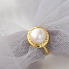 D10 eleganter Ring mit weißer