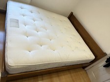 Queen Size Eichenholz Bett und