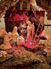 Weihnachtsgrippe Krippe mit 8 handgeschnitzten Figuren