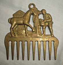 Pferdegeschirr Pferdekamm Kamm Messing Abbildung Pferd + Mann + Wasserkübel