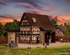 HS  Vollmer 43731 Bausatz Bauernhaus mit Scheune und Hoftor