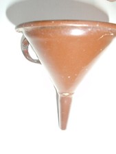 34680 Emaille Trichter braun Kriegsschrott enamel funnel Hohlladung 8cm