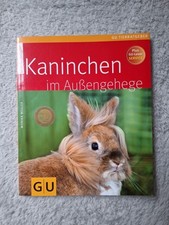 Kaninchen im Außengehege von