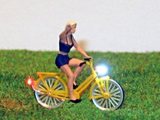 B0303 Junge Dame auf Fahrrad