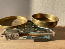 Salgotarjan antike Balkenwaage