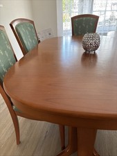 Essgruppe - Hochwertiger ausziehbarer Esstisch, Kirschbaum mit 6 Stühlen