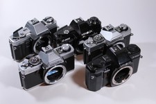 Konvolut mit 5 Minolta Kameras, X-300, XG 9, XG 1, X-300s, defekt für Bastler