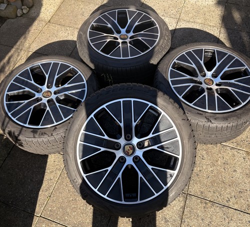 Original porsche taycan - original,