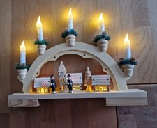 Schwibbogen / Lichterbogen mit beleuchtetem Weihnachtsdorf aus Holz 
