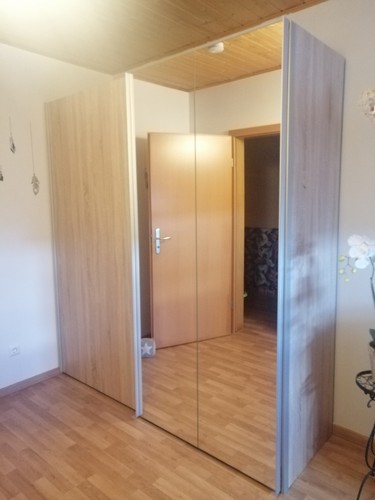 Kleiderschrank mit - , 2