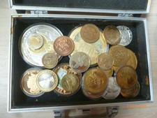 Medaillen -  u.a. "Giganten" mit Alukasten