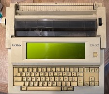 Brother LW 30 elektrische Speicherschreibmaschine mit Tastenfehler