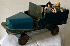 Großes antikes Holzauto