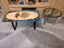 Tisch aus Epoxidharz Und Holz