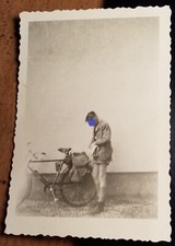 Junge in kurzer Hose mit Fahrrad - ca. 1950/60er Jahre / Foto