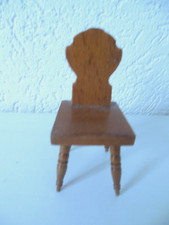 Alter Holzstuhl für die alte