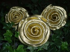 50 x große Krepprosen gold