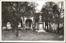 Auch Statue  Place Jean David