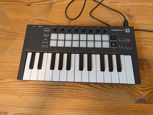 Novation launchkey mini - mini, |