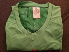 Fünf Adidas Schiedsrichter Trikot 2014