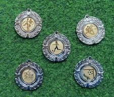 100 Medaillen Ø 50mm Farbe silber mit Band + Fußball Emblem #M535 (Sport Text