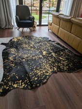 Abstrakter Teppich Kuhfell