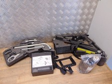 VW Touareg 7L Bordwerkzeug Wagenheber Kompressor Pannenset Radschlüssel 2008