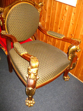 Antiker Mächtiger Löwenkopfestuhl, Thronsessel , Tatzenfüse .  Weinachtsgeschenk