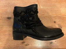 Neue, ungetragene Schwarze Stiefelette von Mimmu, mit kleinem Absatz, Größe 39