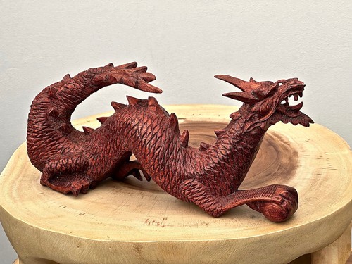 Gehender drache aus holz - gehender,