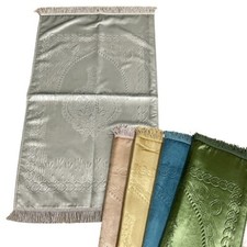 Glänzender Gebetsteppich